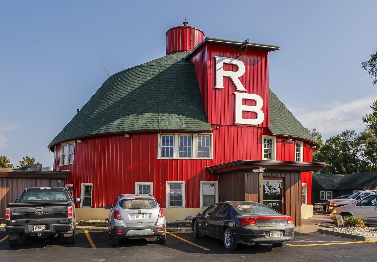 Round Barn Lodge Spring Green Exterior photo